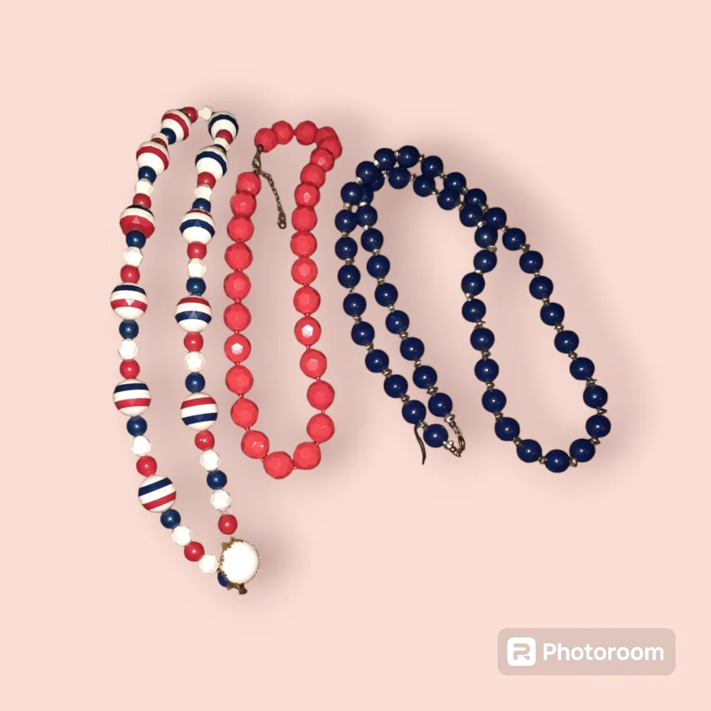 Beaded vintage necklace lot red white and blue 80s Signed - Picture 2 of 14